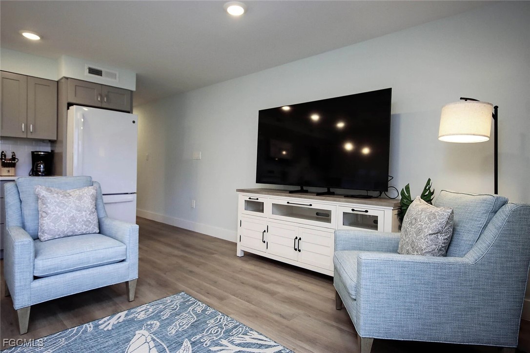 1 Bed Pool Home for Sale in Sanibel, photo 7