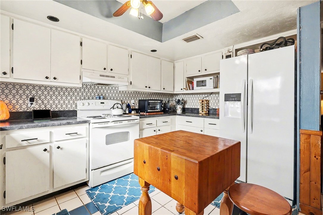 2 Bed Condominium for Sale in Naples, FL, $197,000 — photo 7