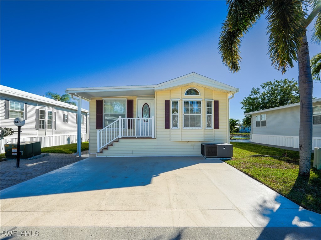 1 Bed Waterfront Home for Sale in Naples, photo 7