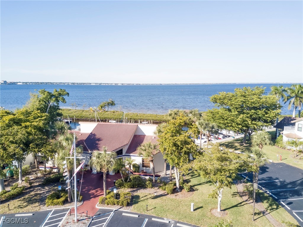 2 Bed Waterfront Home for Sale in Fort Myers, photo 7
