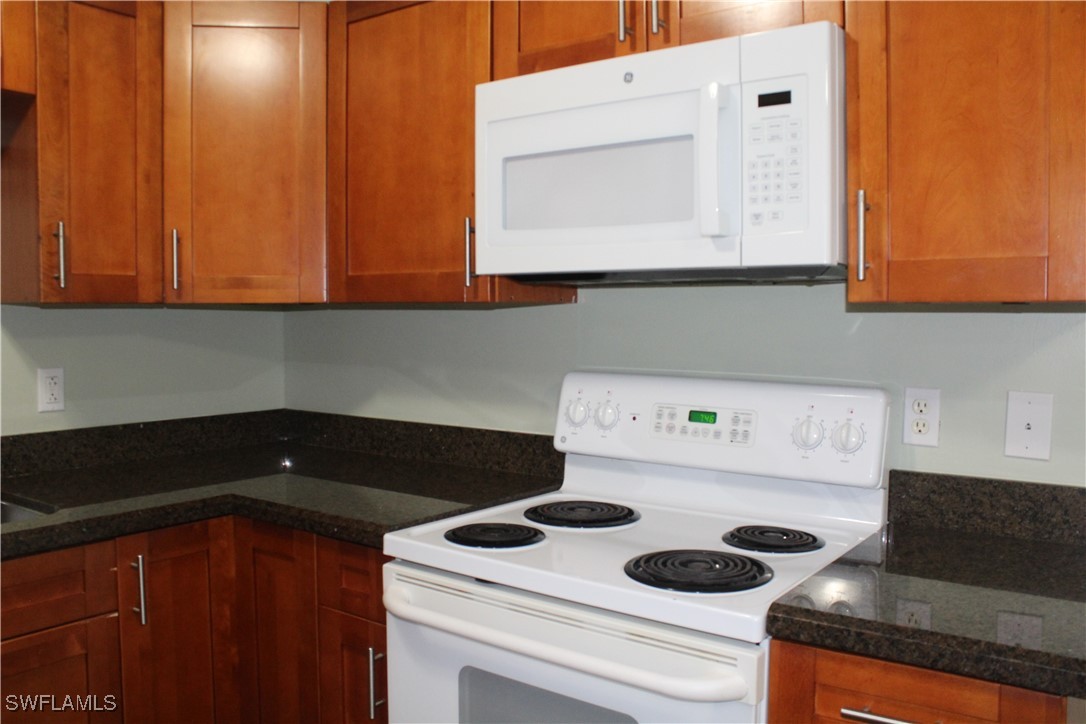 2 Bed Condominium for Sale in Naples, FL, $189,000 — photo 7