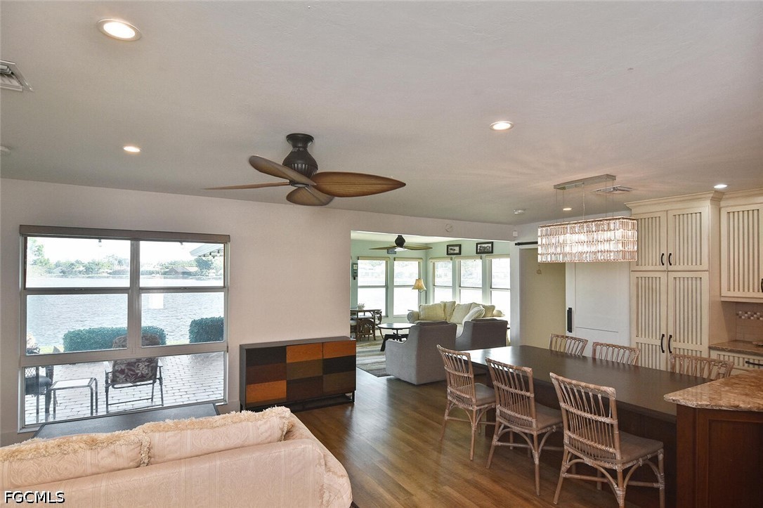 2 Bed Waterfront Home for Sale in Fort Myers, photo 7