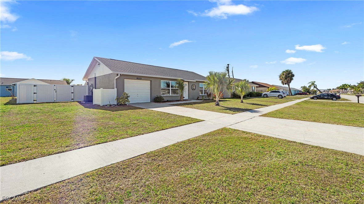 2 Bed SingleFamilyResidence for Sale in Gulf Cove, photo 7