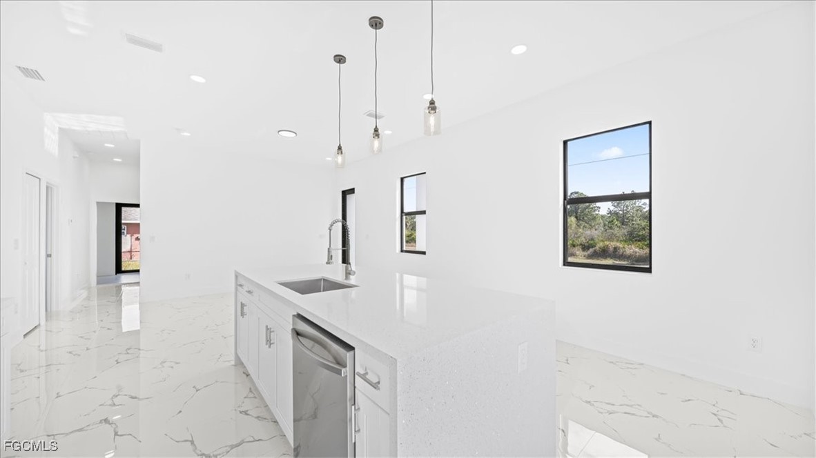 3 Bed SingleFamilyResidence for Sale in Lehigh Acres, photo 7