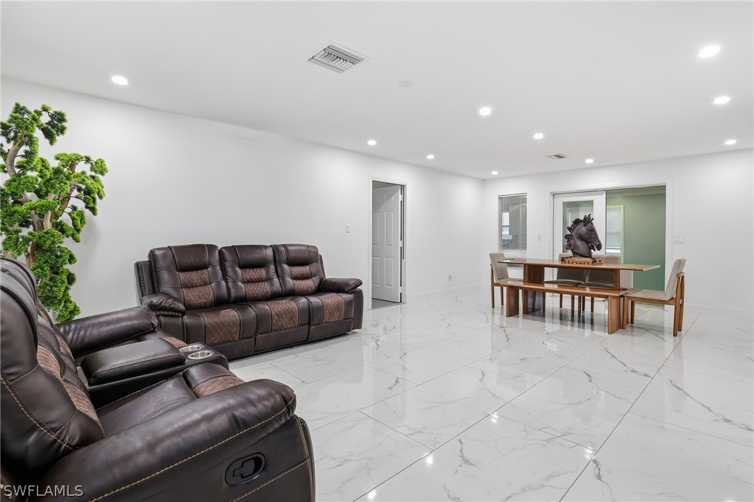 2 Bed SingleFamilyResidence for Sale in Naples, photo 7
