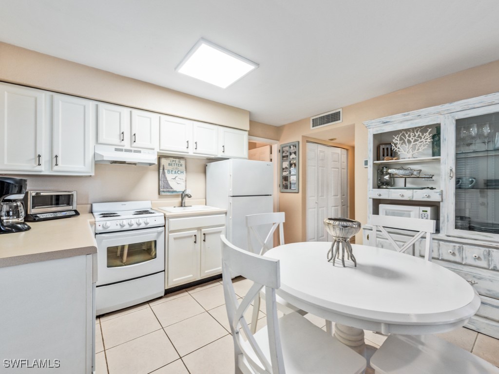 2 Bed Condominium for Sale in Naples, photo 7