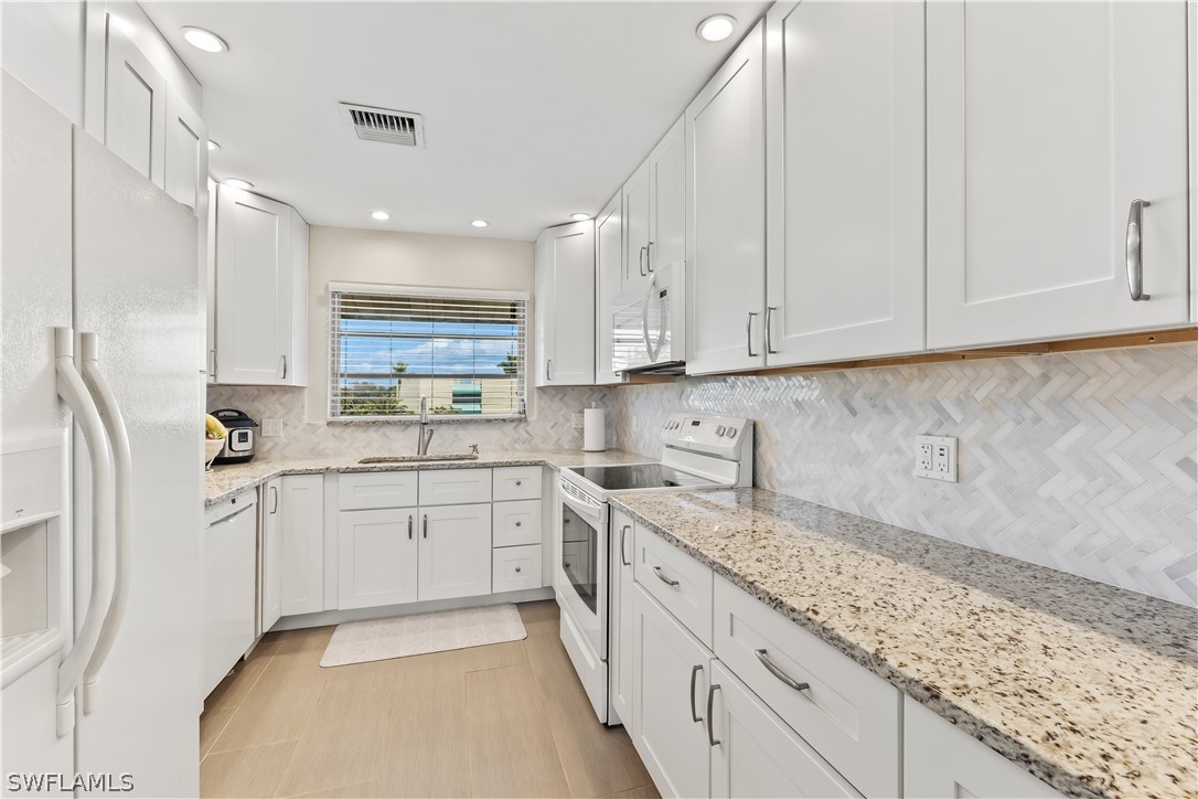2 Bed Condominium for Sale in Naples, FL, $289,900 — photo 7