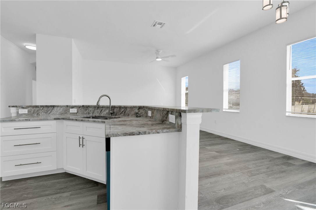 3 Bed SingleFamilyResidence for Sale in Lehigh Acres, photo 7