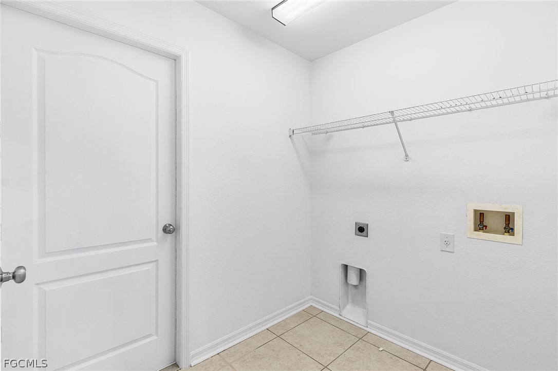 3 Bed Pool Home for Sale in Cape Coral, photo 7