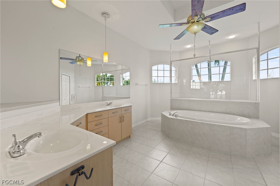 3 Bed Pool Home for Sale in Cape Coral, photo 7