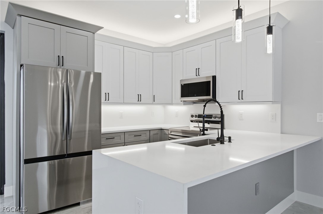 3 Bed SingleFamilyResidence for Sale in Lehigh Acres, photo 7