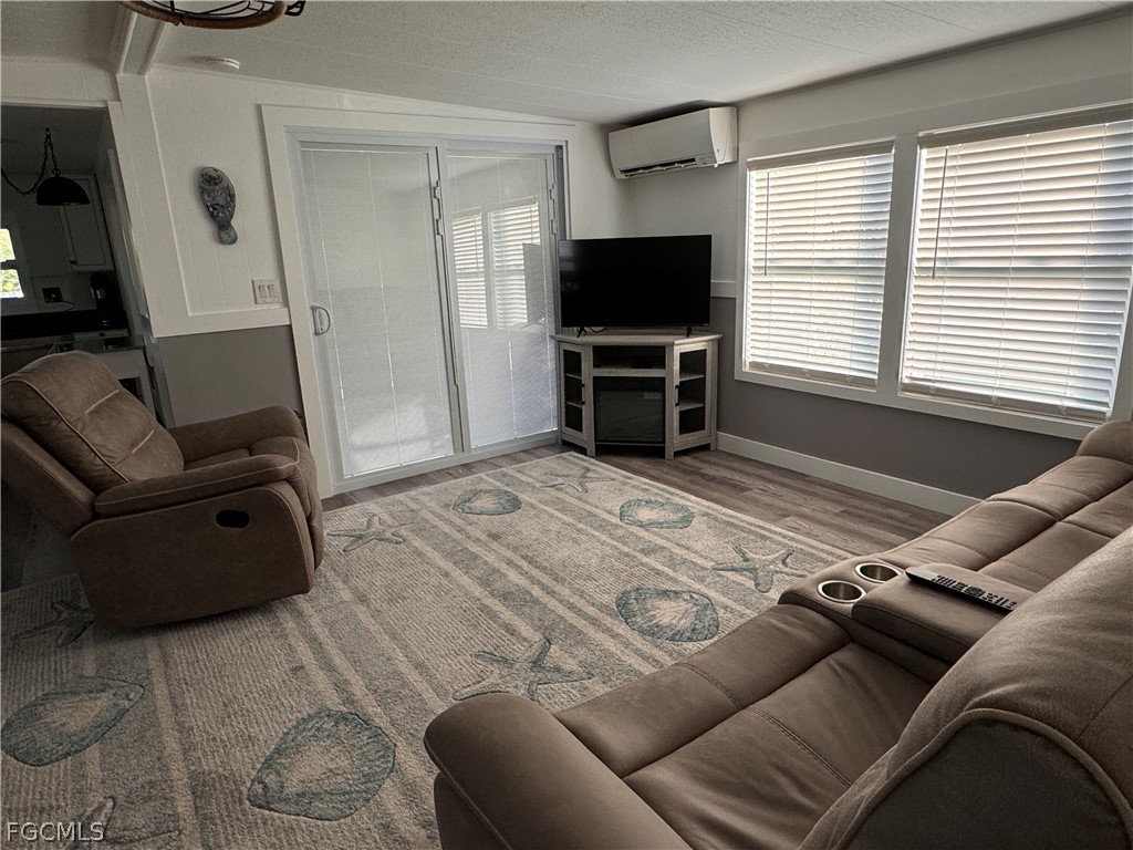 2 Bed Waterfront Home for Sale in Fort Myers, photo 7