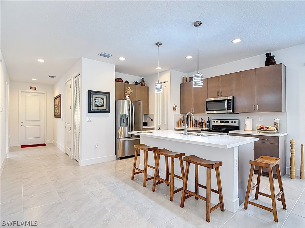 3 Bed SingleFamilyResidence for Sale in Silverwood, FL — photo 7