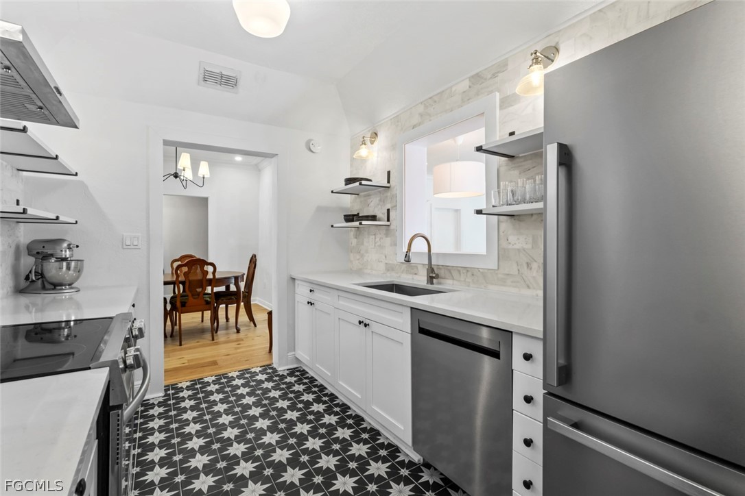 3 Bed SingleFamilyResidence for Sale in Metes And Bounds, FL — photo 7