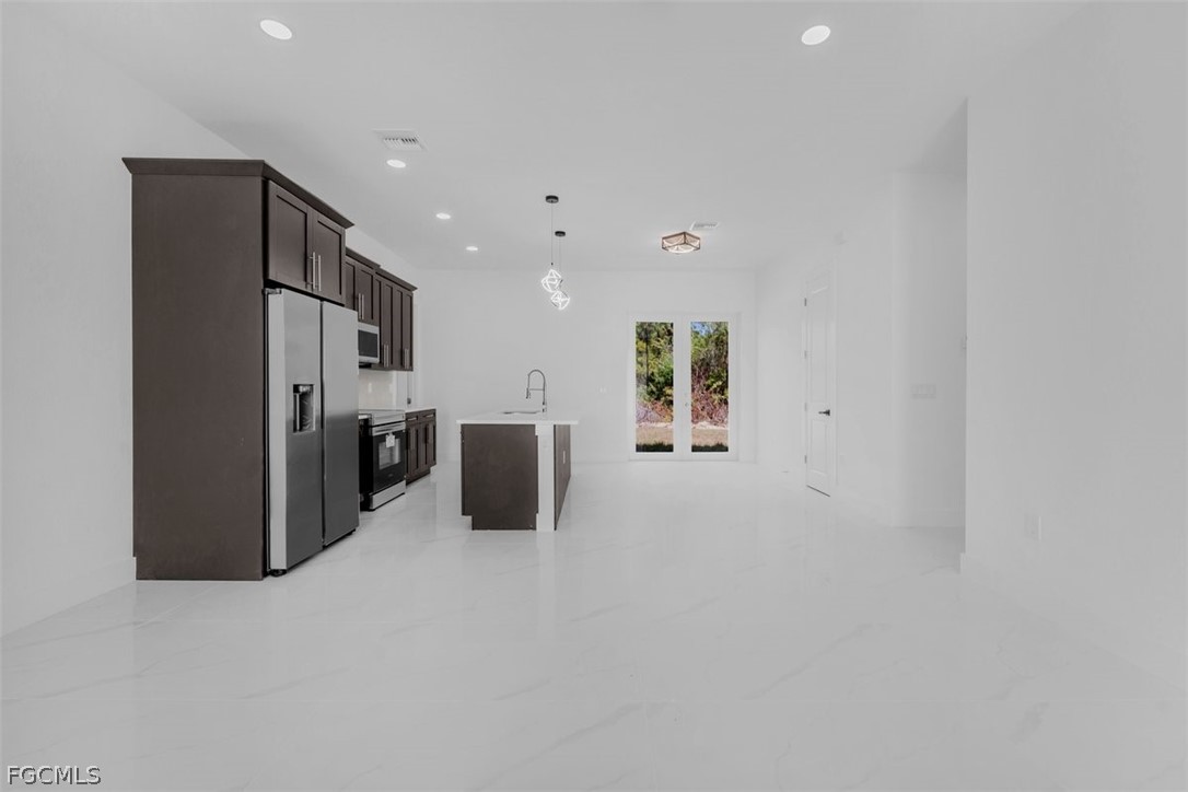 3 Bed SingleFamilyResidence for Sale in Lehigh Acres, photo 7