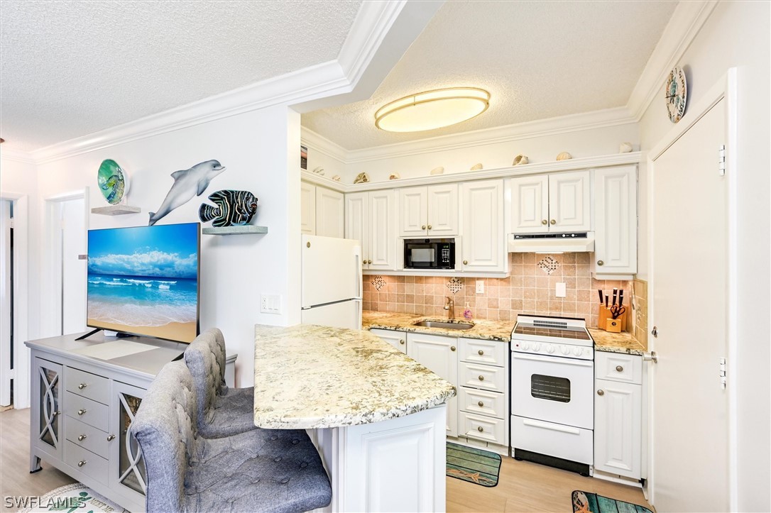 1 Bed Condominium for Sale in Marco Island, FL, $239,900 — photo 7