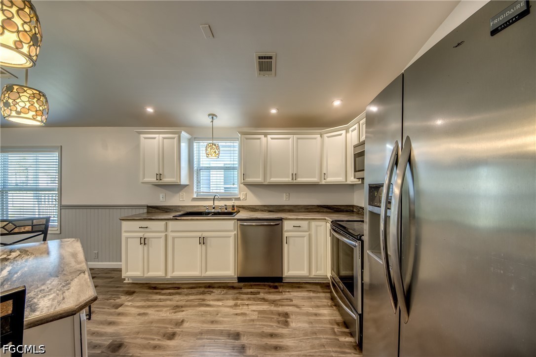 2 Bed ManufacturedHome for Sale in Pine Island Cove, photo 7