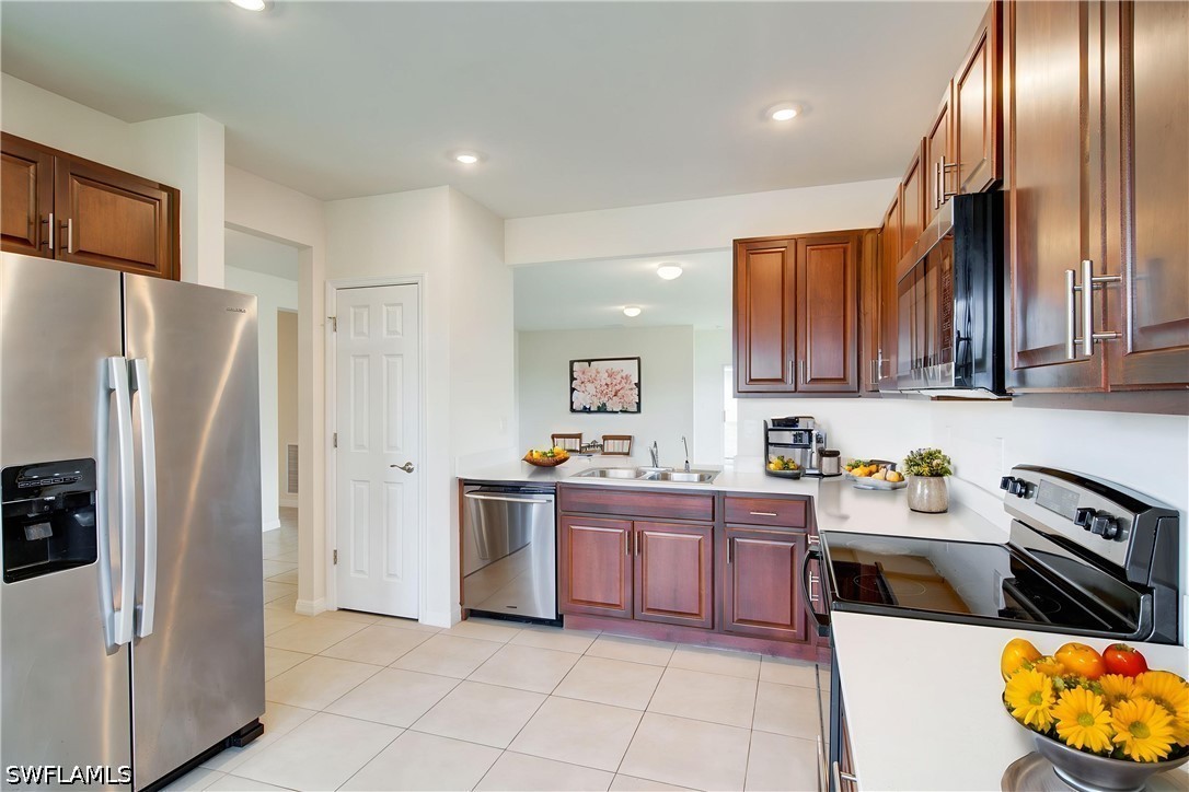 3 Bed SingleFamilyResidence for Sale in Cape Coral, FL — photo 7