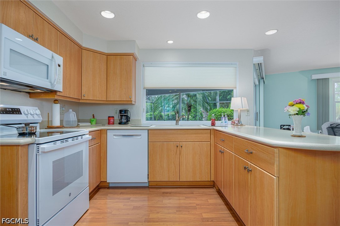 4 Bed SingleFamilyResidence for Sale in Tanglewood, FL — photo 7