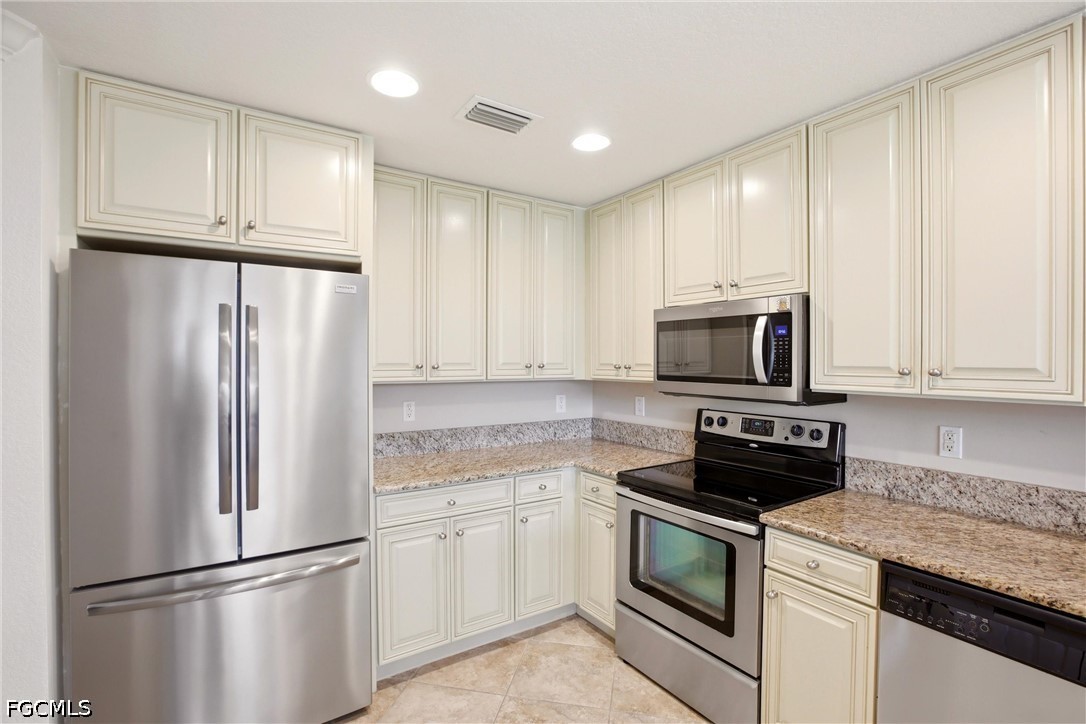 2 Bed Waterfront Home for Sale in Pebblebrook, photo 7