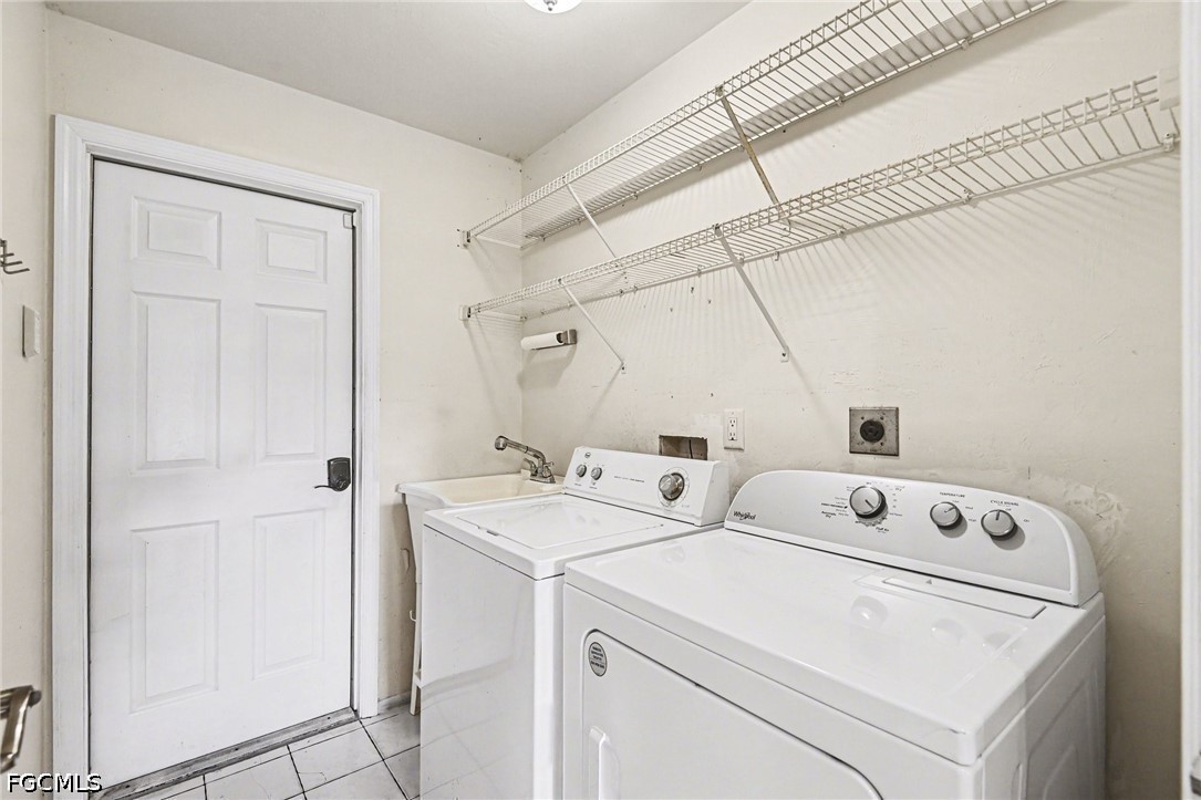 4 Bed SingleFamilyResidence for Sale in Cape Coral, photo 7