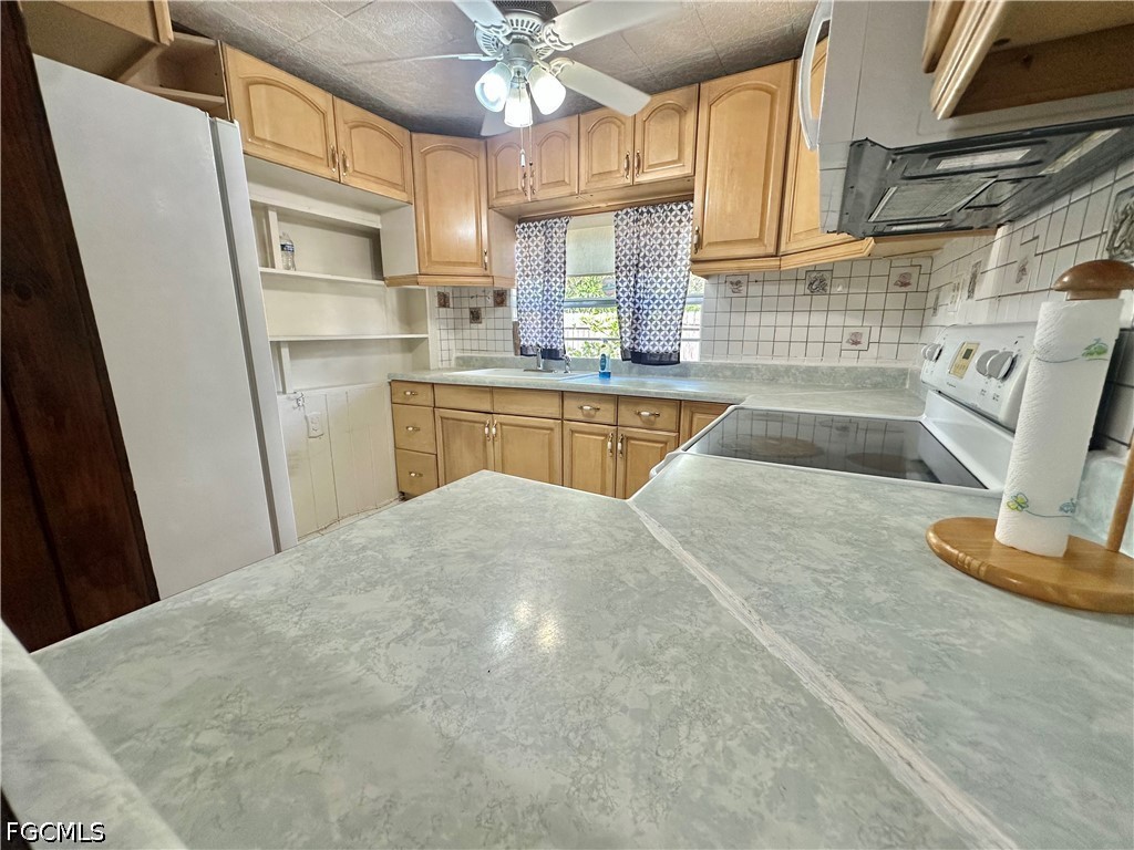 2 Bed SingleFamilyResidence for Sale in Fort Myers, photo 7