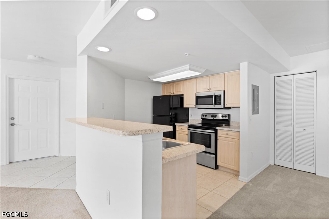 2 Bed Condominium for Sale in Four Mile Cove, FL, $134,000 — photo 7