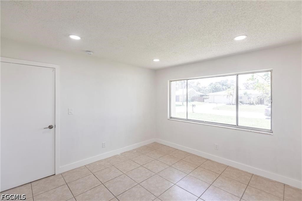 2 Bed SingleFamilyResidence for Sale in Cape Coral, photo 7