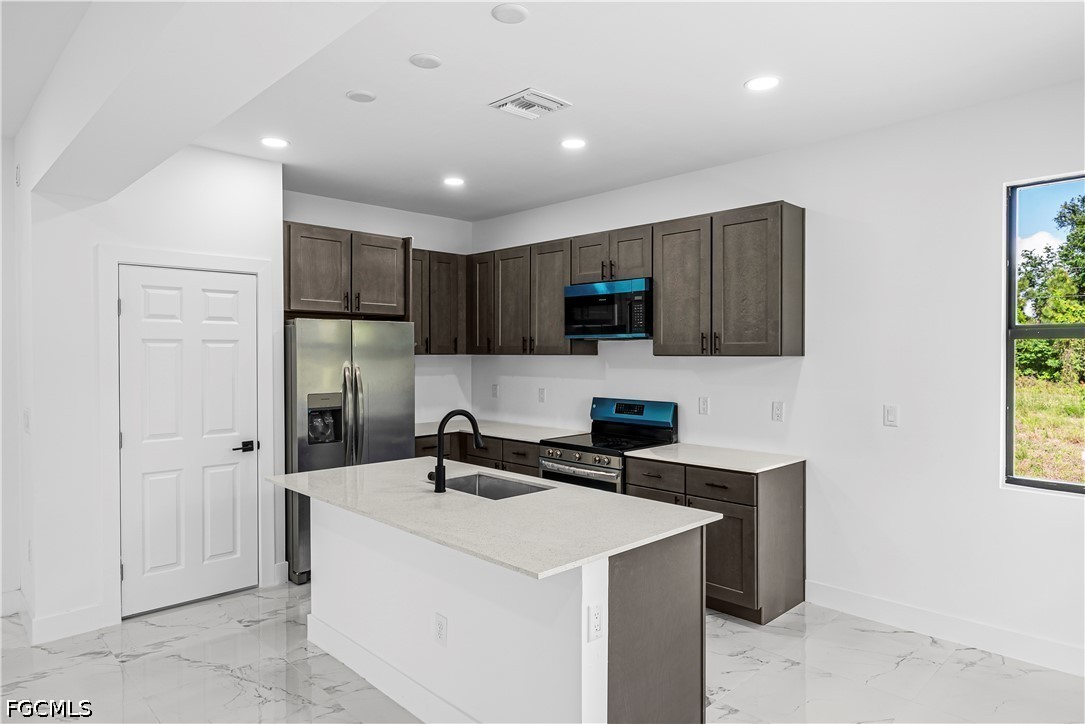 3 Bed SingleFamilyResidence for Sale in Lehigh Acres, photo 7