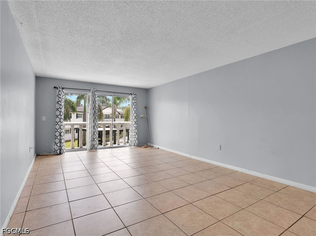 2 Bed Condominium for Sale in Windsor West, photo 7