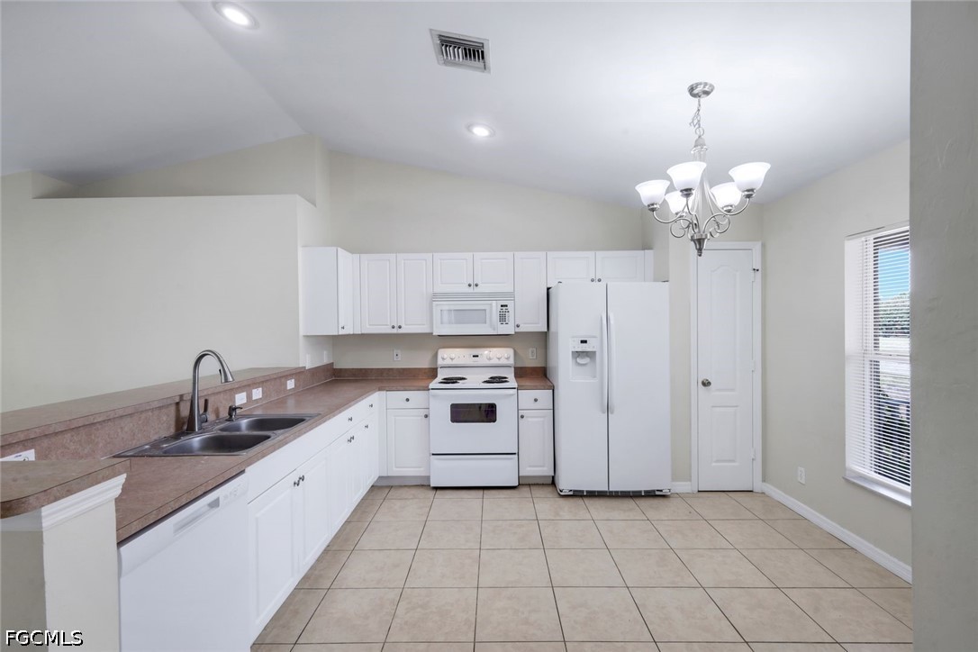 3 Bed SingleFamilyResidence for Sale in Cape Coral, photo 7