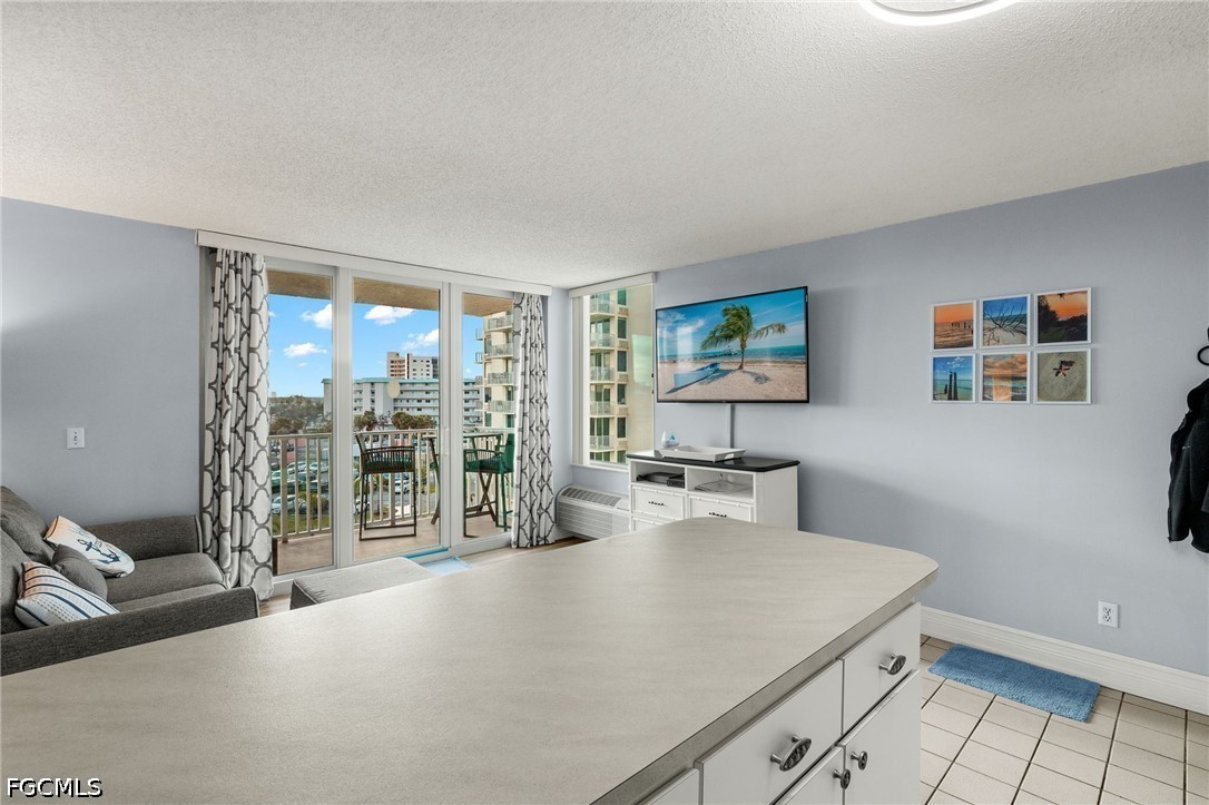 1 Bed Waterfront Home for Sale in Fort Myers Beach, photo 7
