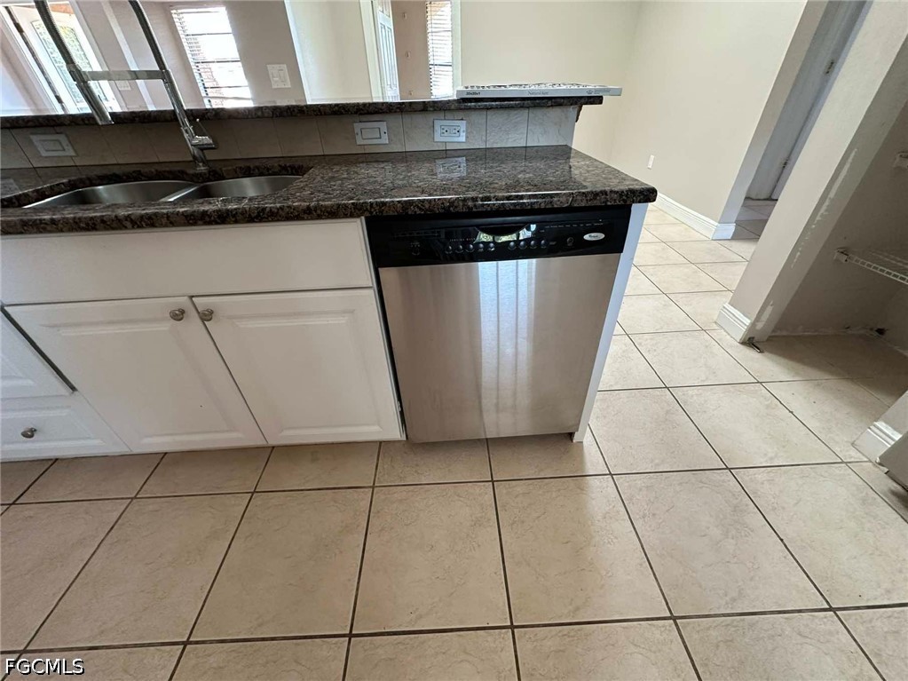3 Bed SingleFamilyResidence for Sale in Cape Coral, photo 7