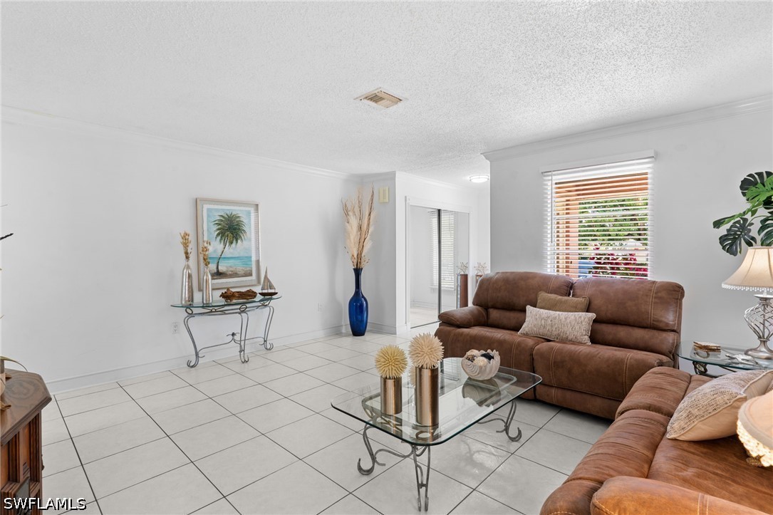 3 Bed SingleFamilyResidence for Sale in Naples, photo 7