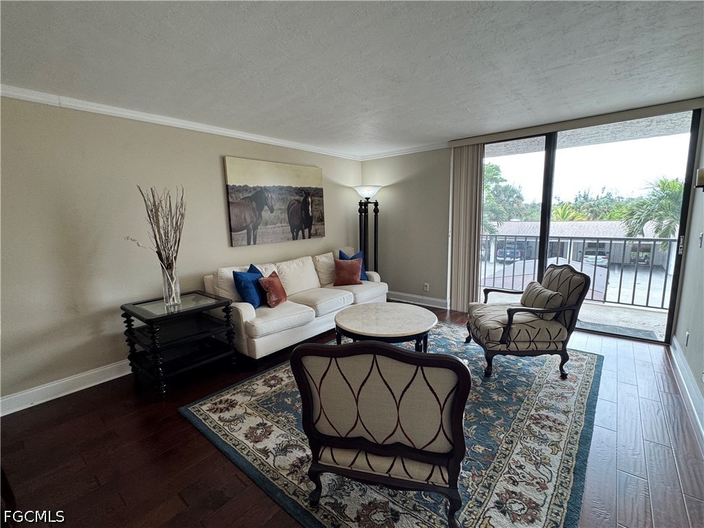 1 Bed Waterfront Home for Sale in Schooner Bay, photo 7