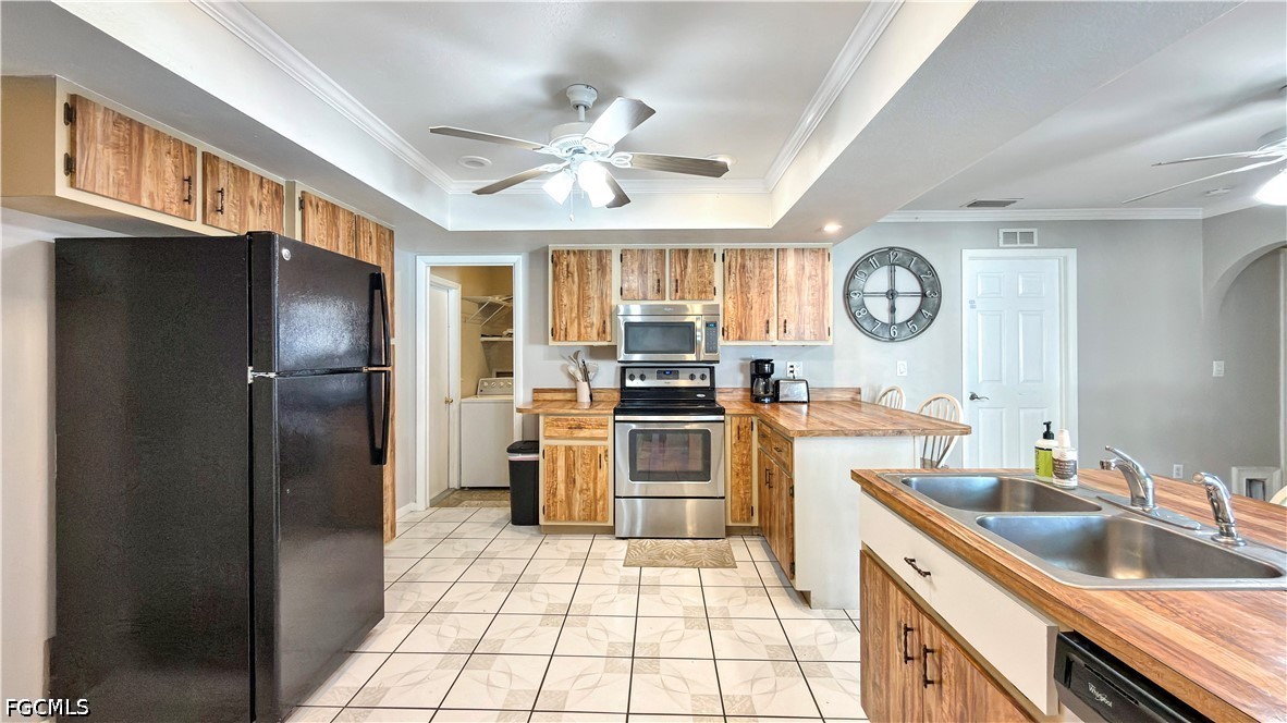 3 Bed Pool Home for Sale in Cape Coral, photo 7
