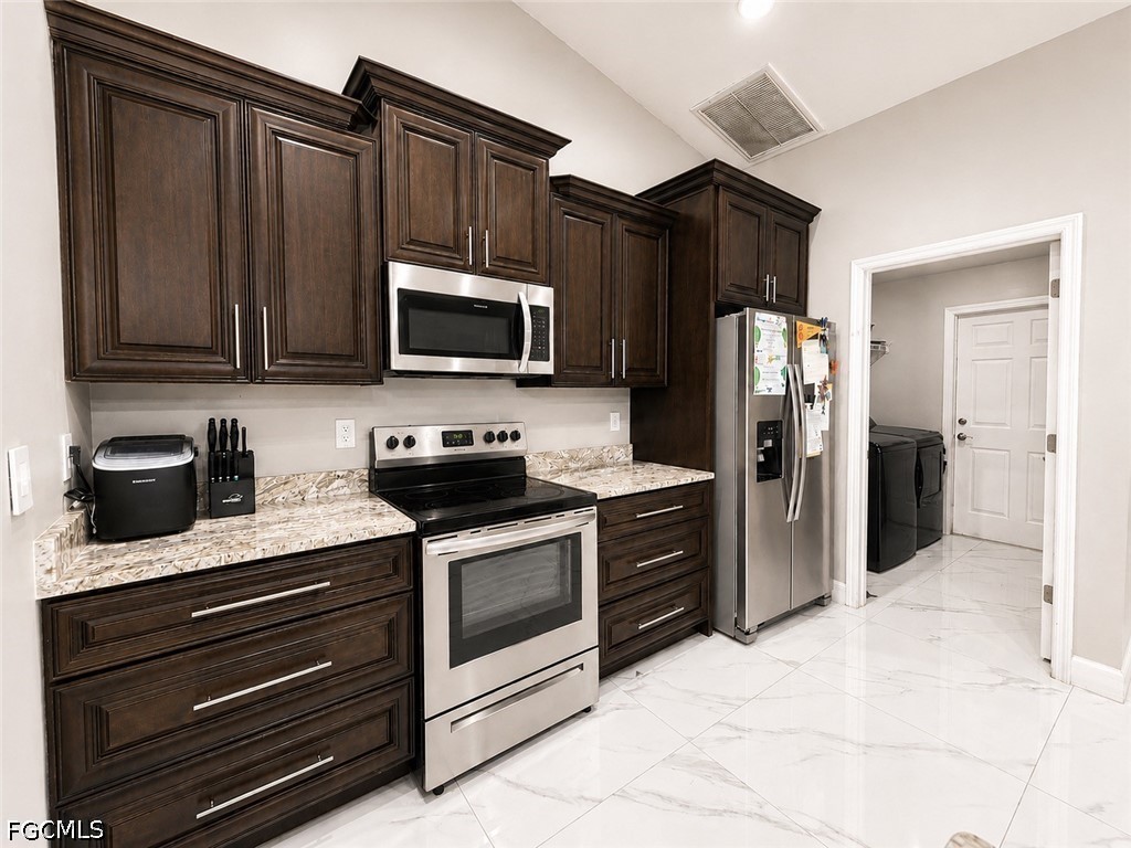 4 Bed SingleFamilyResidence for Sale in Lehigh Acres, photo 7
