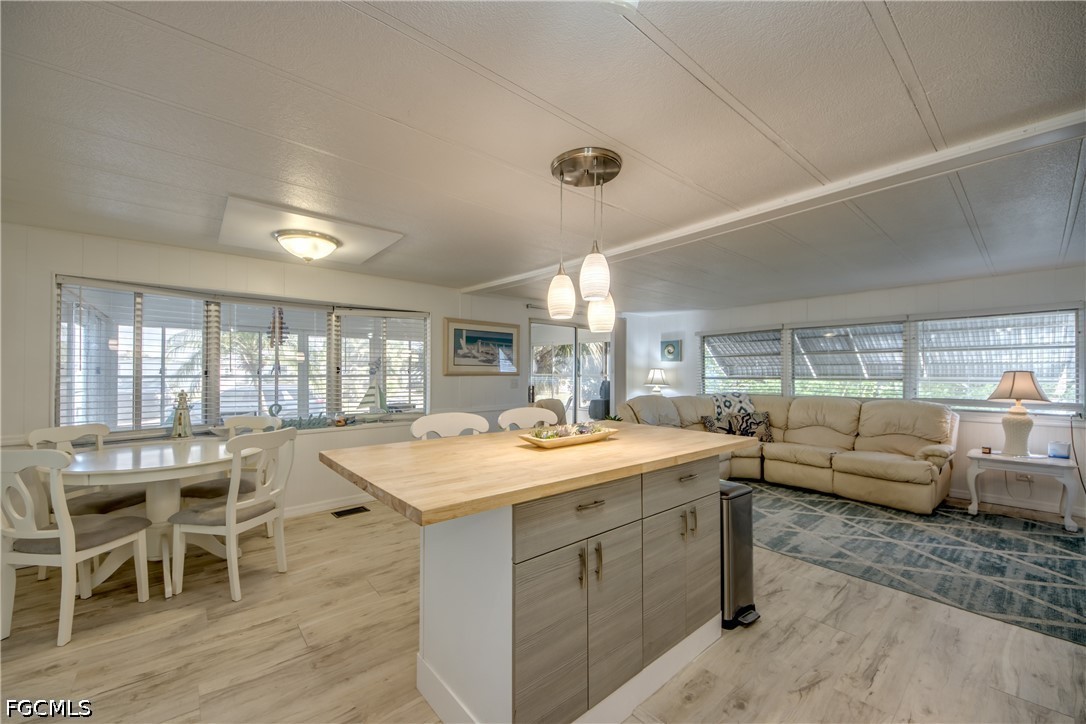 2 Bed ManufacturedHome for Sale in Old Bridge Village, FL — photo 7