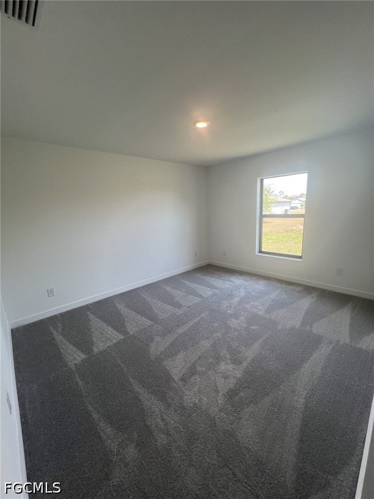 3 Bed SingleFamilyResidence for Sale in Mirror Lakes, photo 7