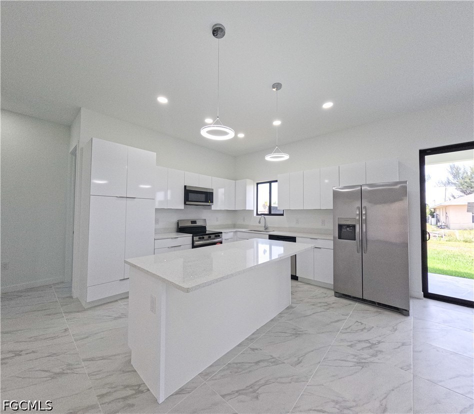 3 Bed SingleFamilyResidence for Sale in Cape Coral, photo 7