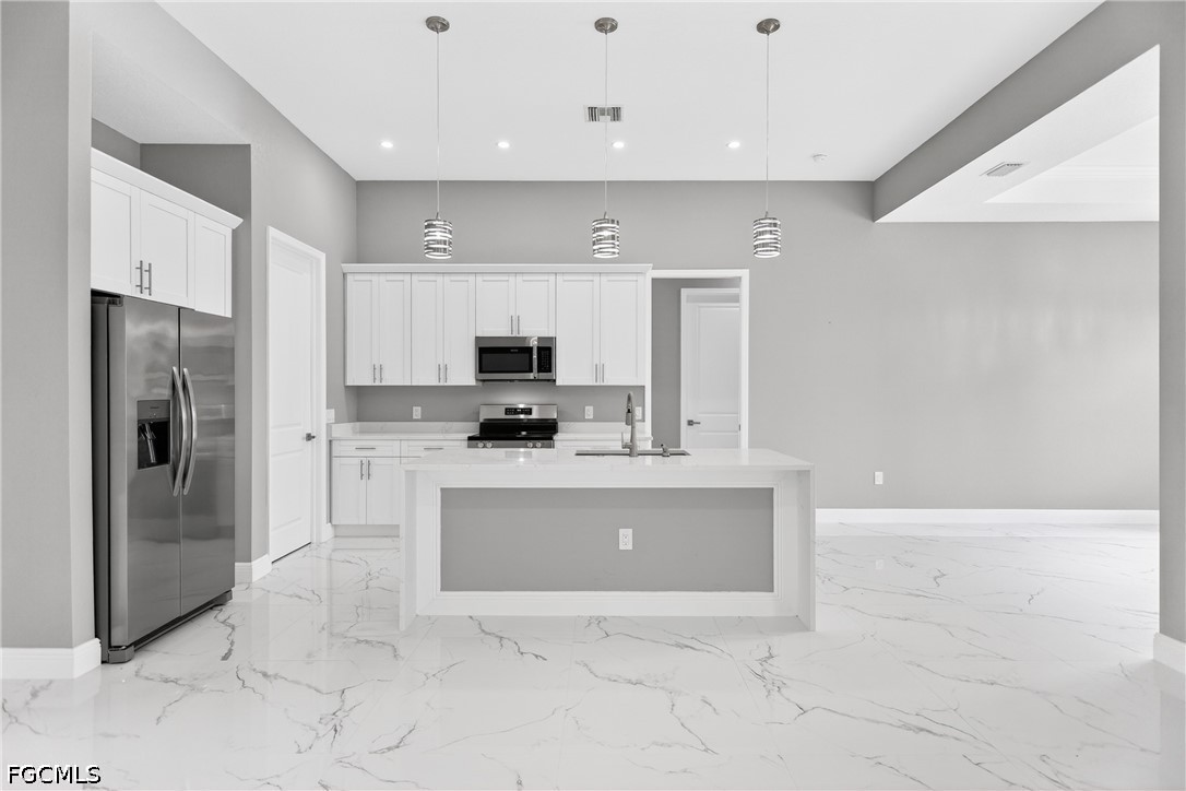 4 Bed SingleFamilyResidence for Sale in Lehigh Acres, photo 7