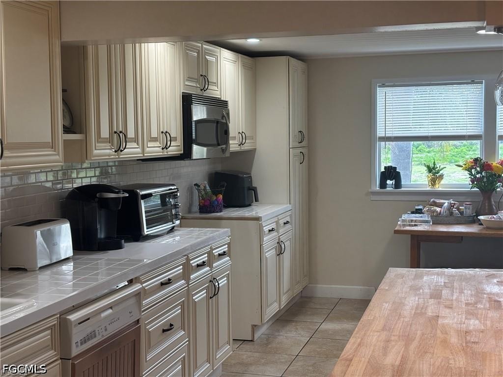 2 Bed Pool Home for Sale in North Fort Myers, photo 7