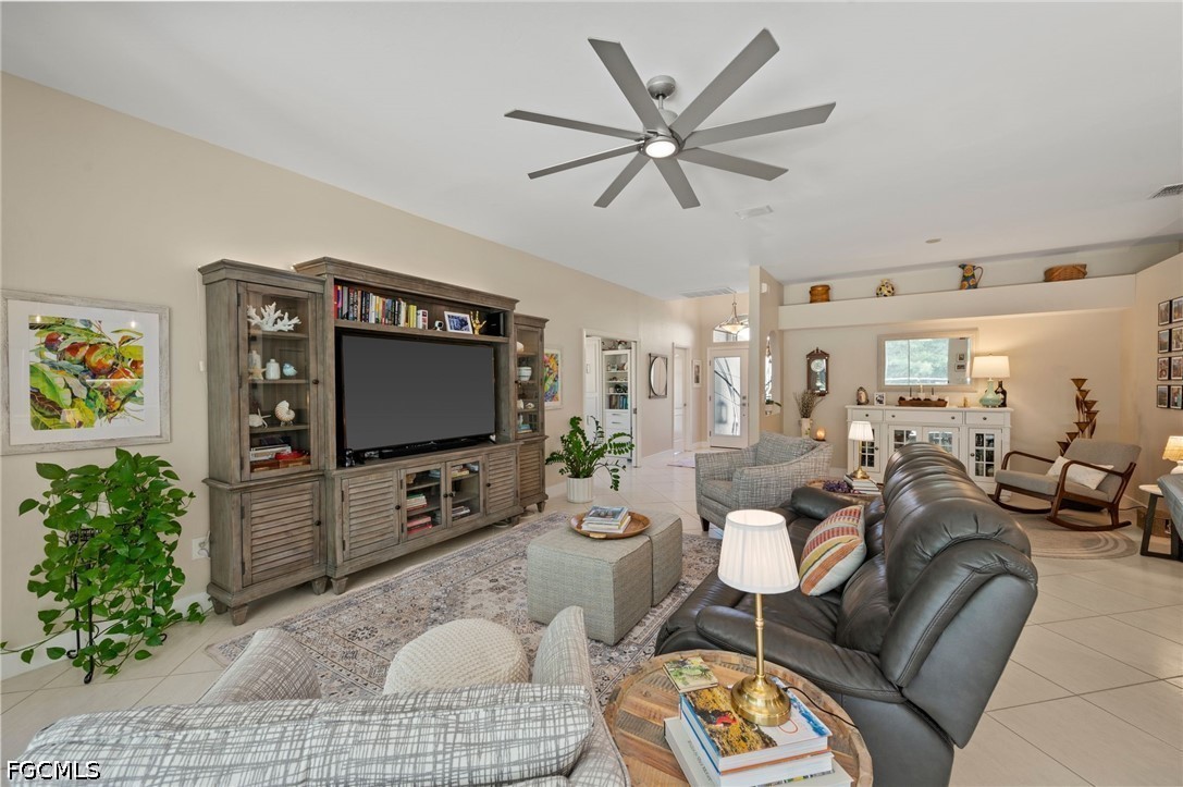 3 Bed Pool Home for Sale in Fort Myers, photo 7