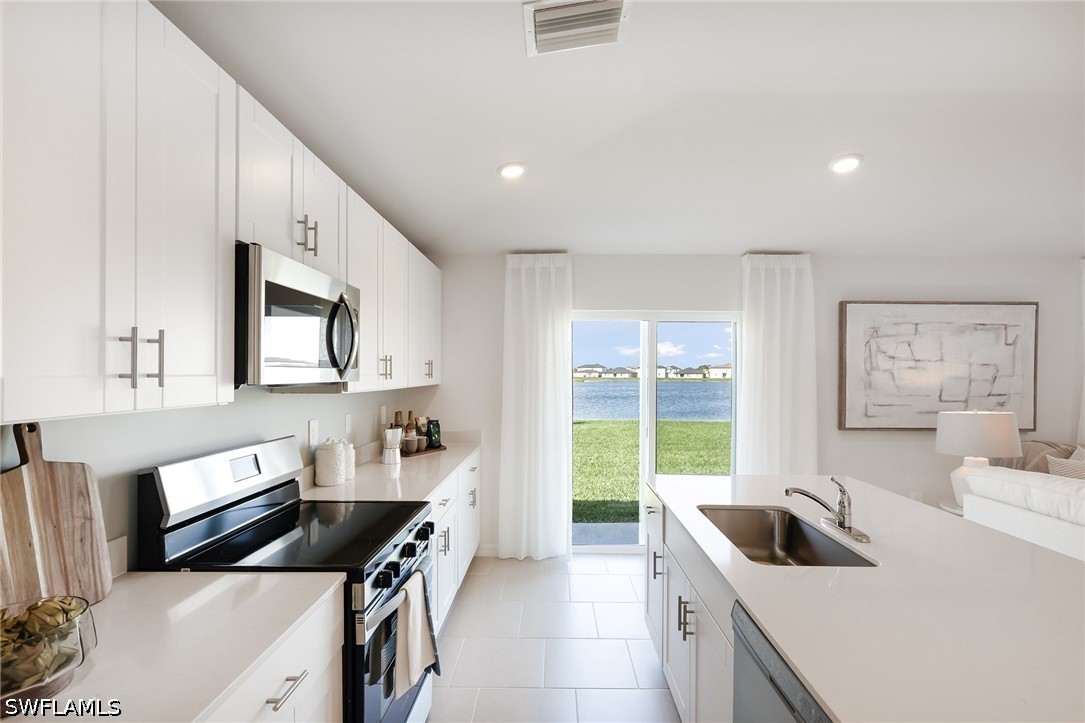3 Bed SingleFamilyResidence for Sale in Lehigh Acres, photo 7