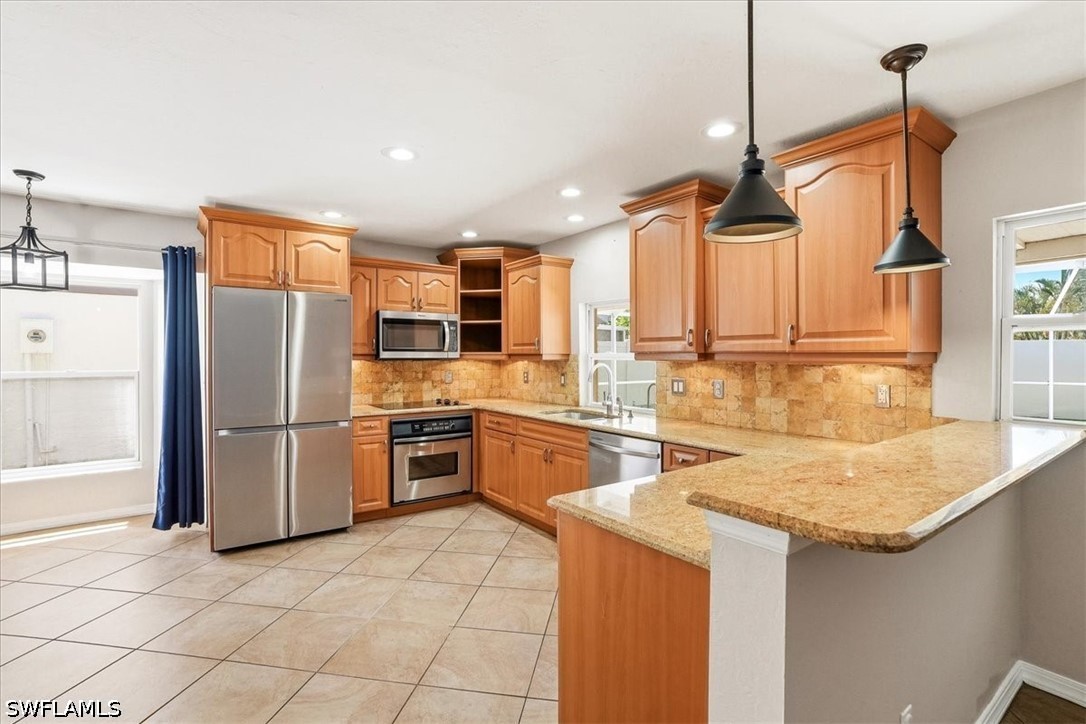 3 Bed Pool Home for Sale in Moon Lake, photo 7