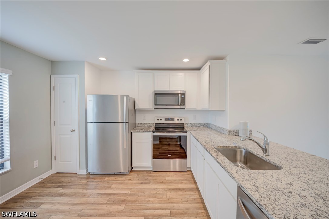 3 Bed SingleFamilyResidence for Sale in Mirror Lakes, photo 7