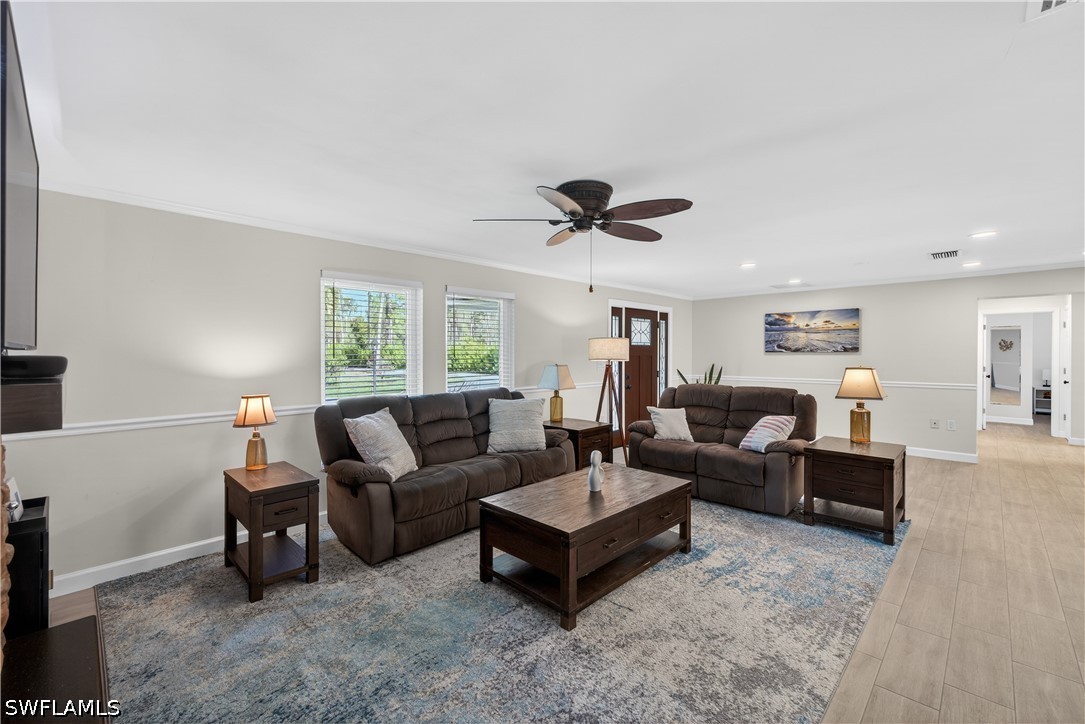 3 Bed SingleFamilyResidence for Sale in Logan Woods, photo 7