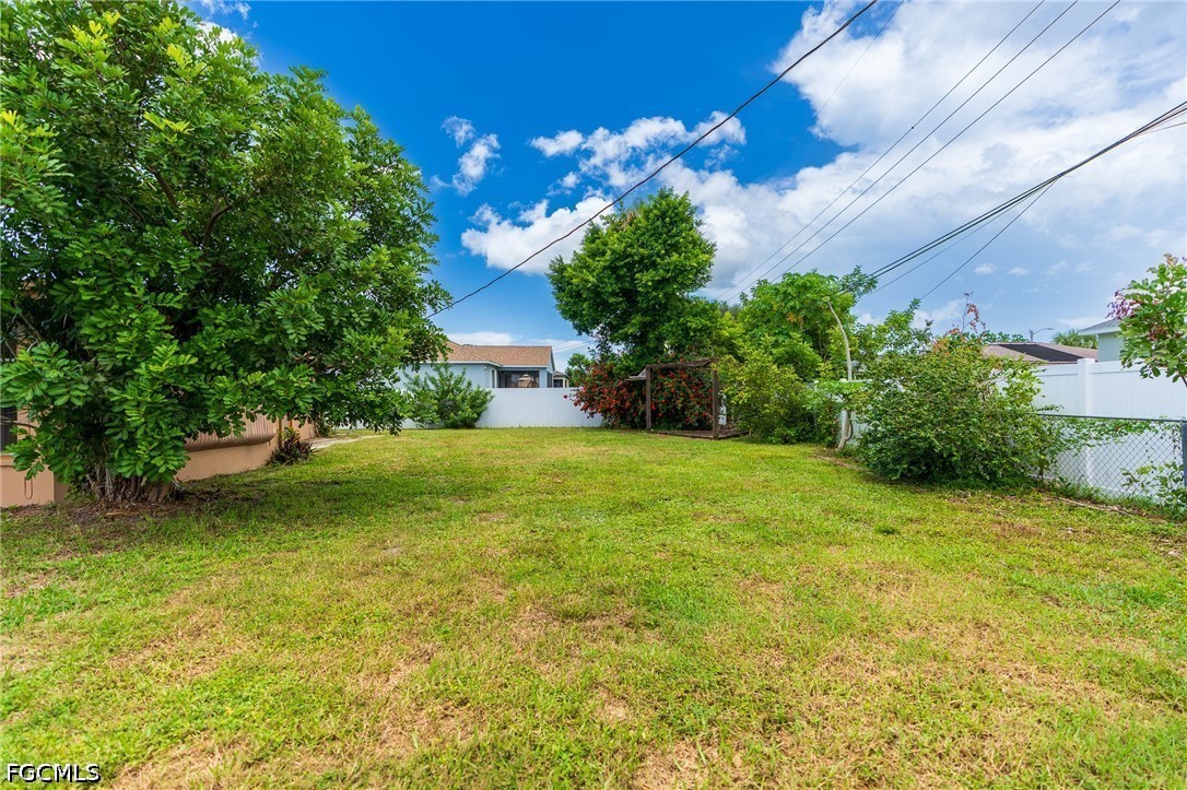 2 Bed SingleFamilyResidence for Sale in Cape Coral, photo 7