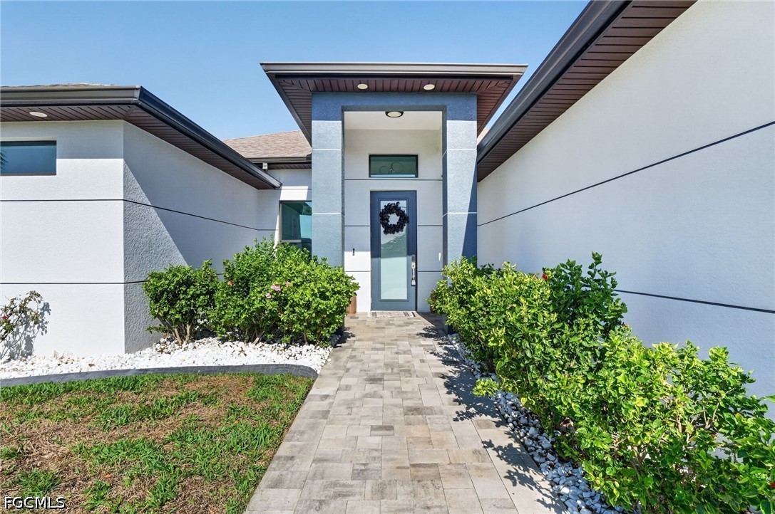 3 Bed Pool Home for Sale in Cape Coral, photo 7