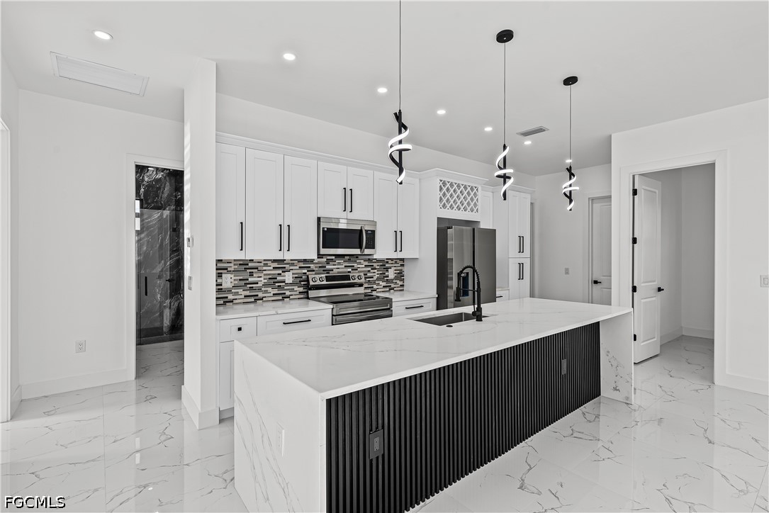 3 Bed SingleFamilyResidence for Sale in Lehigh Acres, photo 7